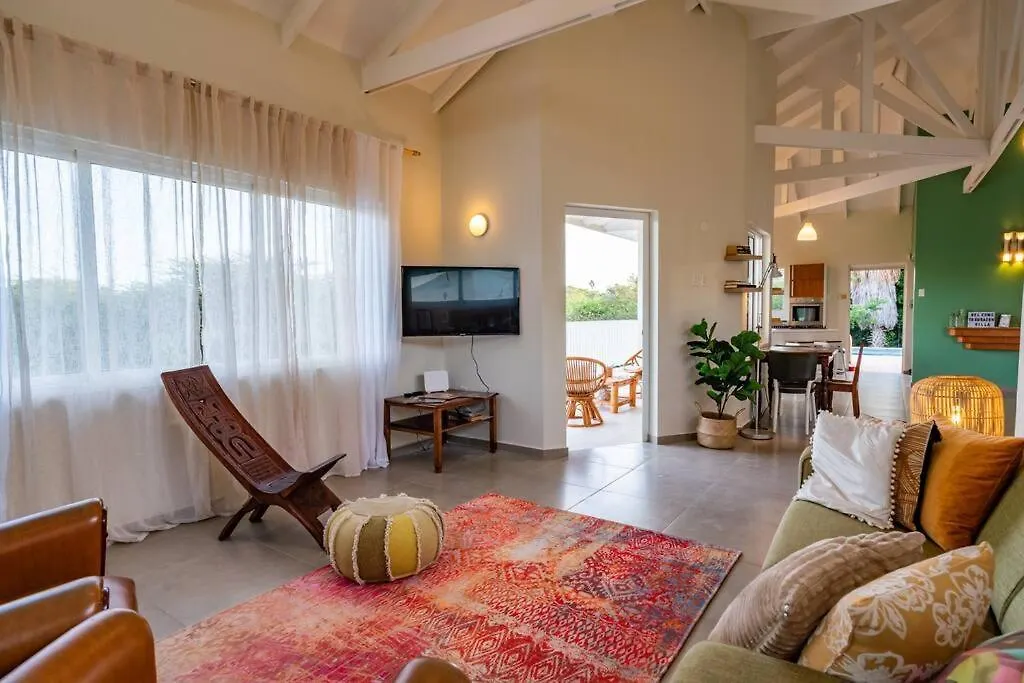 Sunny & Breezy, Tropical 3 Bedroom Villa With Pool يلمستاد