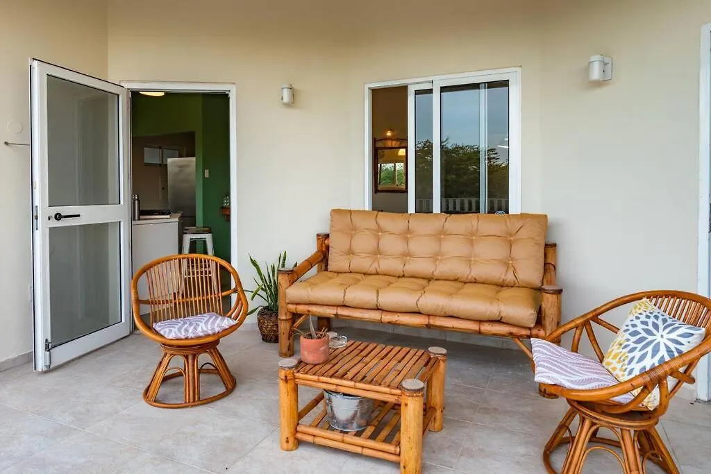 Sunny & Breezy, Tropical 3 Bedroom Villa With Pool يلمستاد 0*,