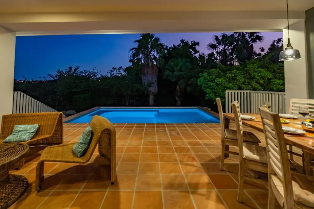 شقة Sunny & Breezy, Tropical 3 Bedroom Villa With Pool يلمستاد